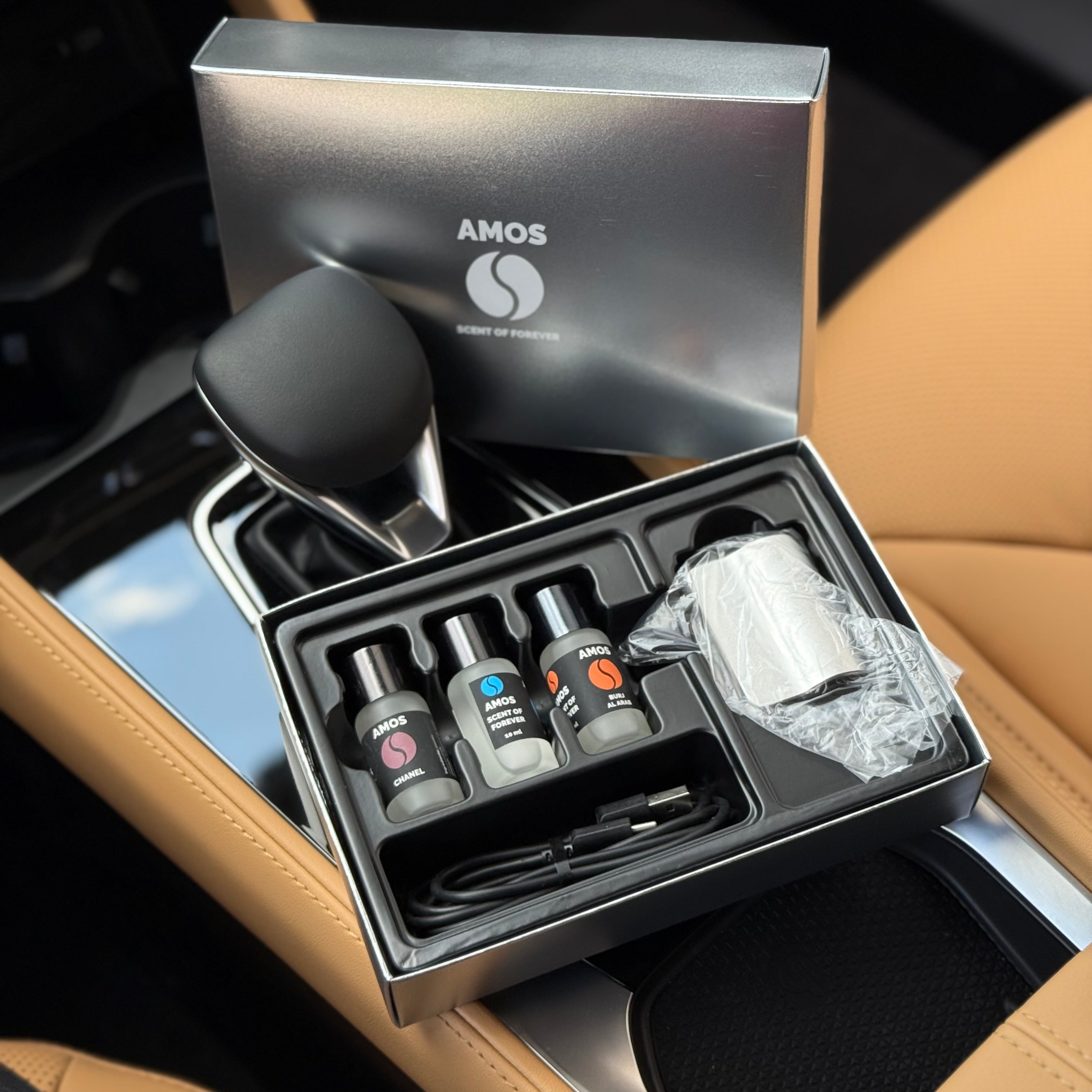 Difuzor Parfum Auto AMOS Mini Gri, 3 Arome Incluse Cadou, Odorizant Inteligent, USB, Parfum Intens, Design Premium